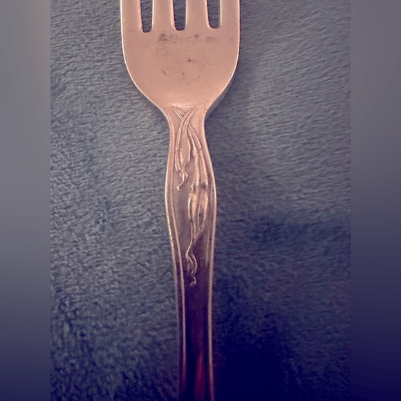 Paragon Iris Double Triple Silverplate 1902
by NATIONAL SILVER CO 6 Forks Set - Picture 7 of 7